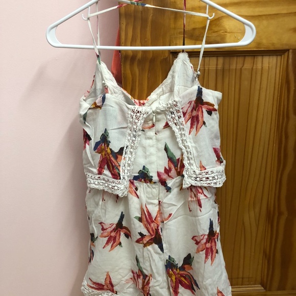 ‼️ SALE: Abercrombie Lace-trim Overlay Romper - Picture 4 of 4